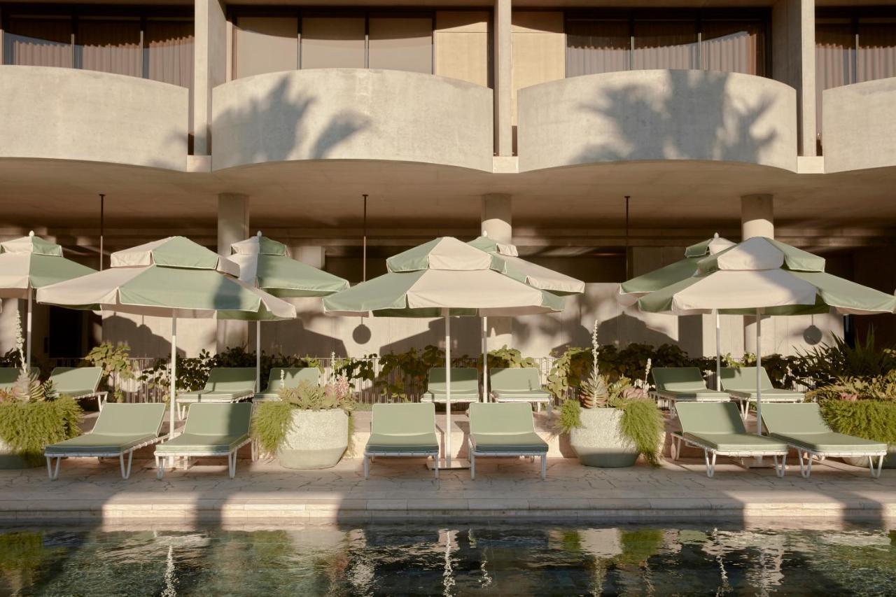 The Calile Hotel Brisbane Exteriör bild The pool at the hotel