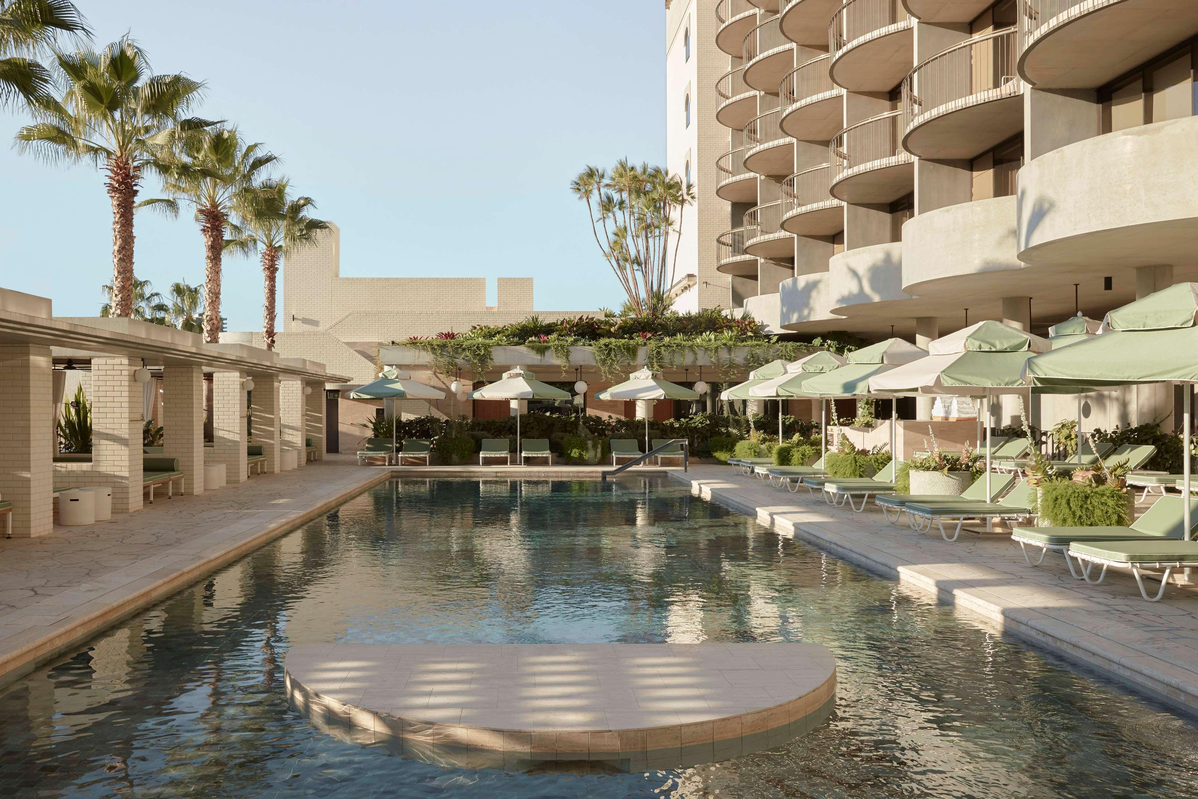 The Calile Hotel Brisbane Exteriör bild The pool at the Westin