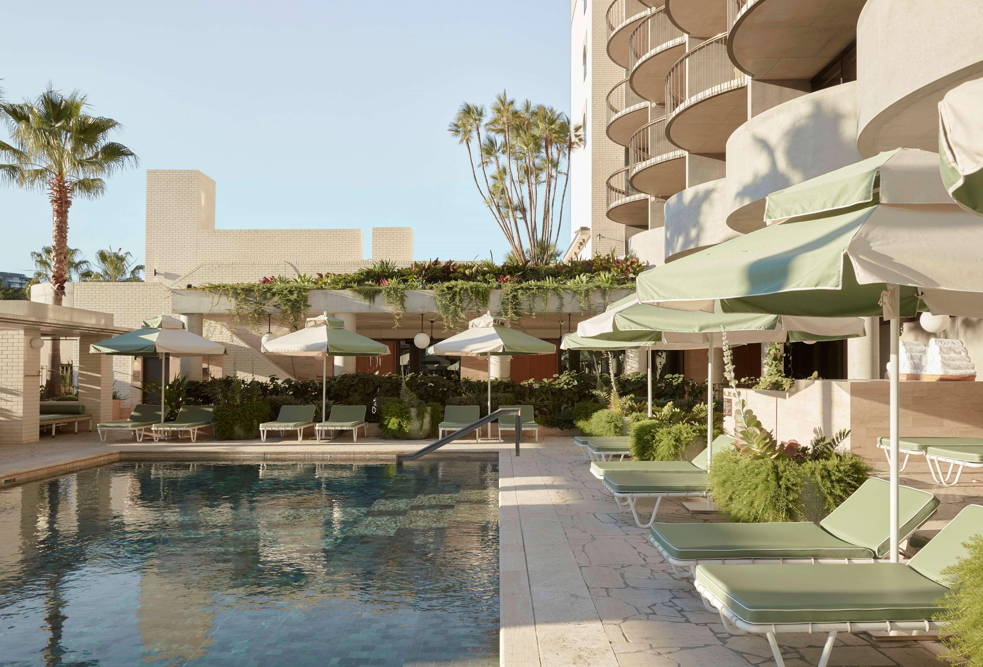 The Calile Hotel Brisbane Exteriör bild The pool at the Hotel