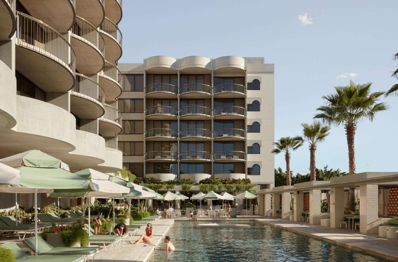 The Calile Hotel Brisbane Exteriör bild The pool at The Standard, East Village