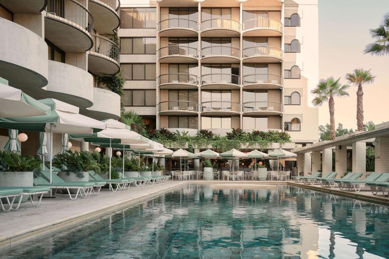 The Calile Hotel Brisbane Exteriör bild The pool at the hotel