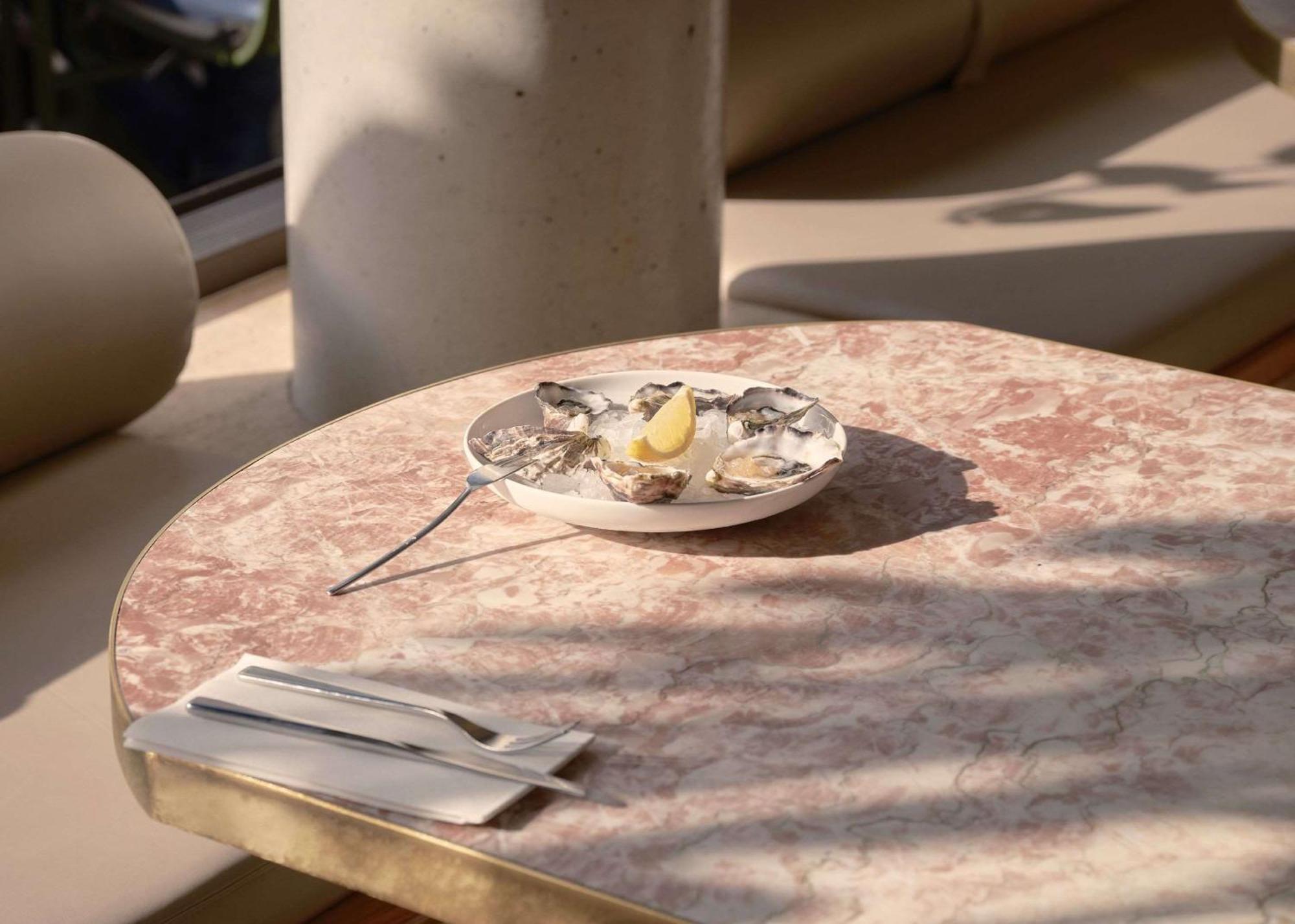 The Calile Hotel Brisbane Exteriör bild Oysters on a table
