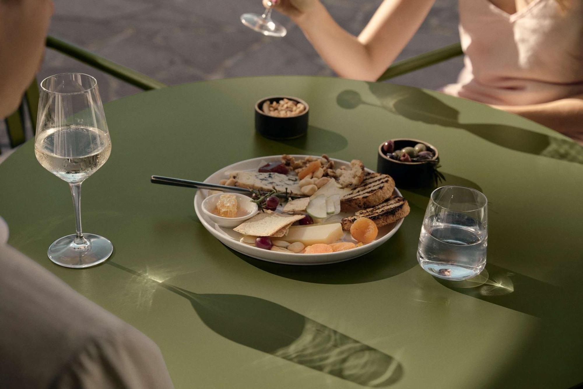 The Calile Hotel Brisbane Exteriör bild A cheese plate