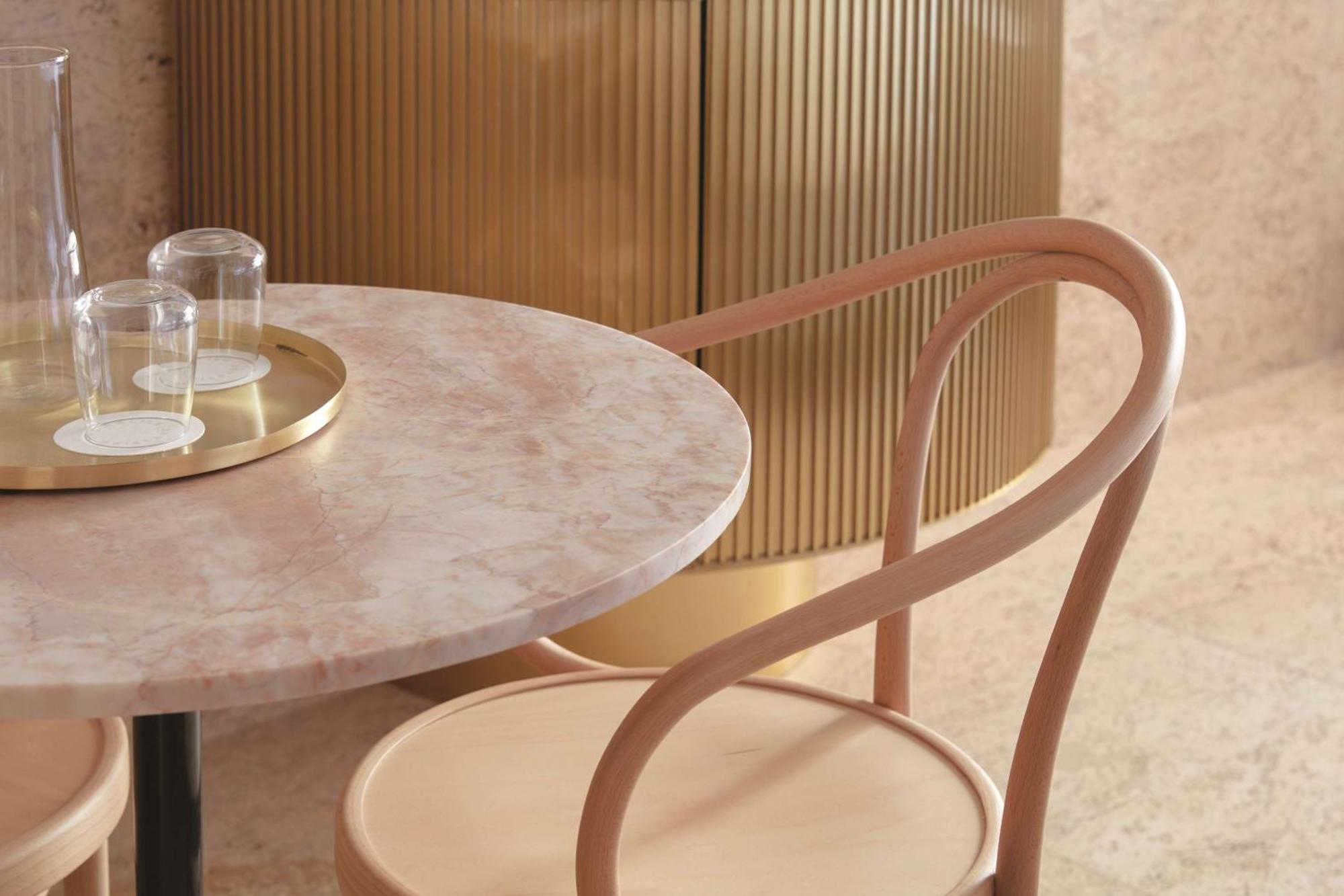 The Calile Hotel Brisbane Exteriör bild A Thonet chair