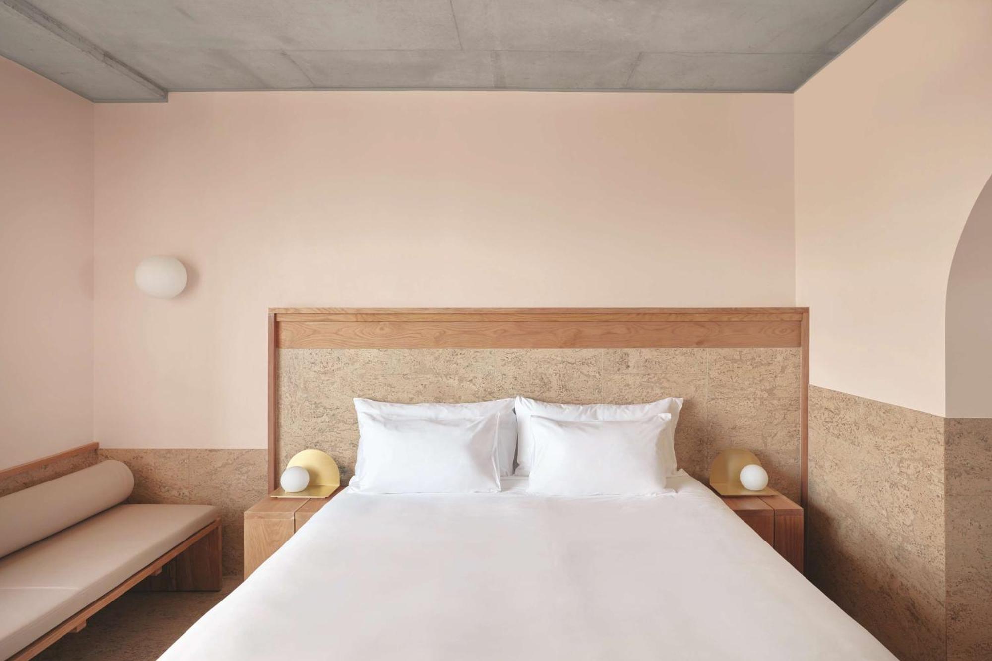 The Calile Hotel Brisbane Exteriör bild A bedroom at the hotel